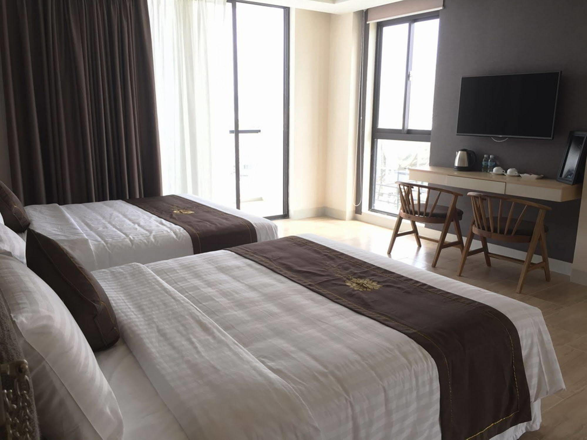 Daisy Hotel Nha Trang Exterior photo