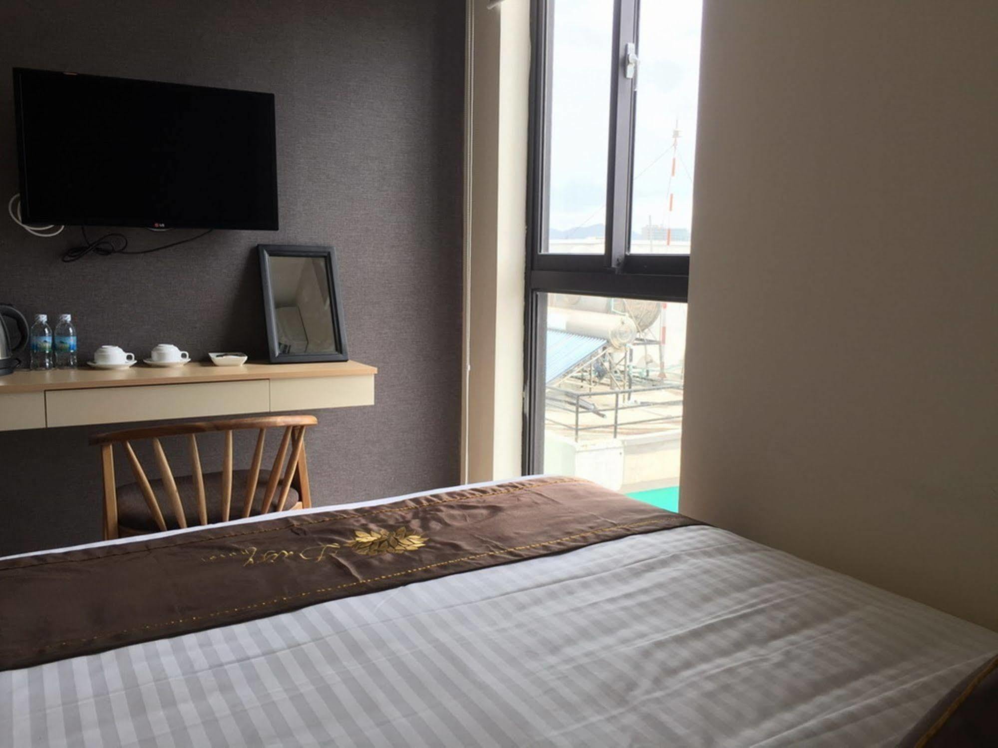 Daisy Hotel Nha Trang Exterior photo