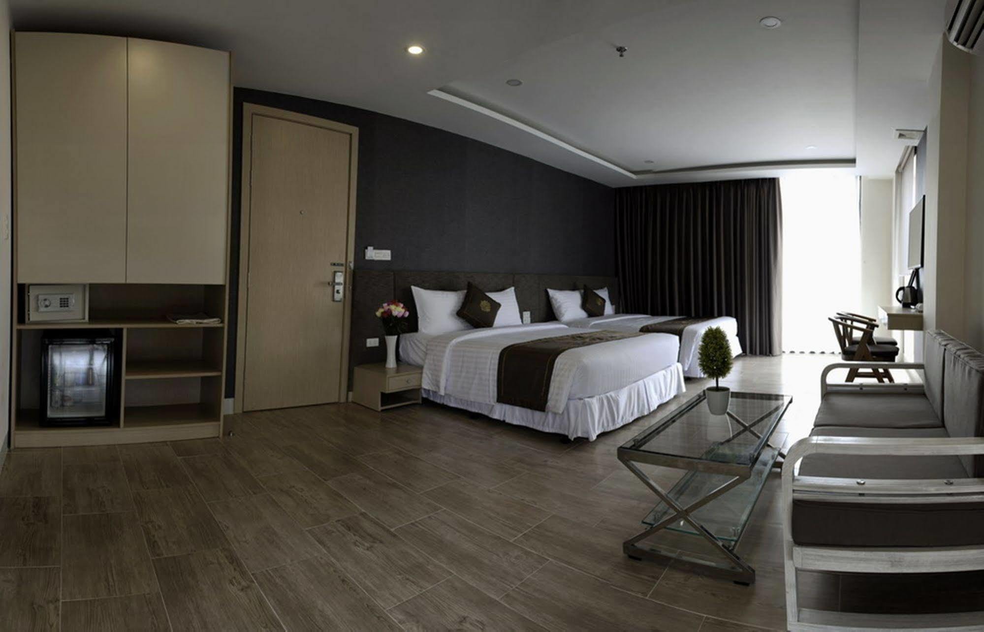 Daisy Hotel Nha Trang Exterior photo